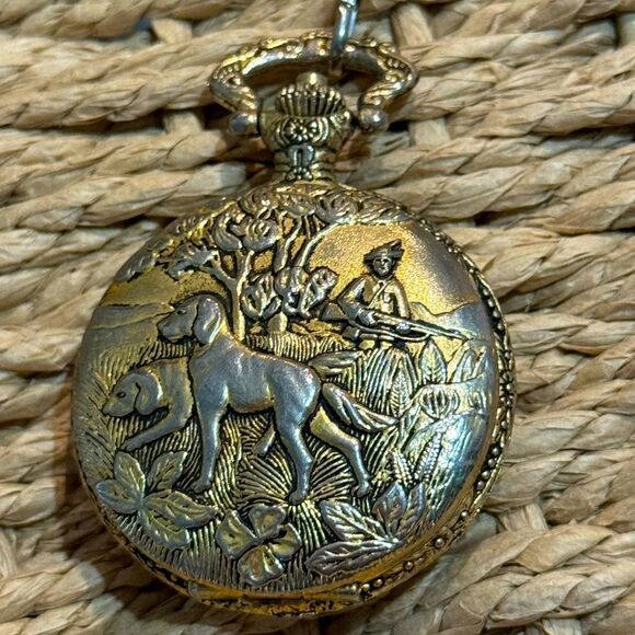 Pocket Watch Milan Hunting Dog Hunter Gun Quartz Silver Gold Chain Vintage - Picture 1 of 6